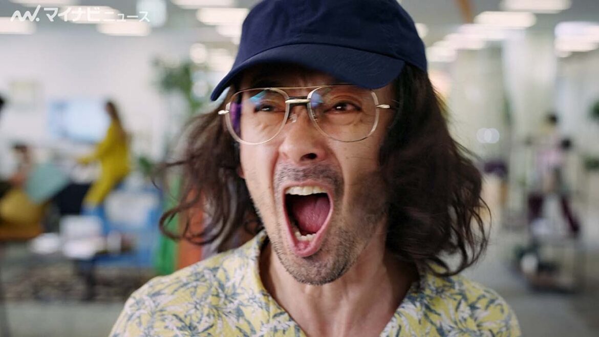 滝藤賢一、クセ強すぎ映画監督に扮し絶叫「カーット！」、嵐莉菜“ピンシャキ”服を颯爽と着こなす　レノアリセット新TVCM「レノアリセット レノアリセットウーマン篇」