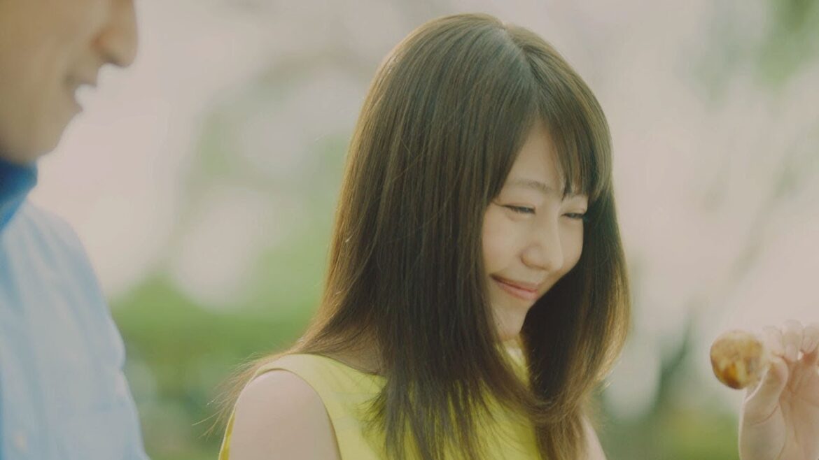 有村架純、出来立てのたこ焼きに「あちっ！」　最新かわいいウォッチ『wicca』オリジナルショートストーリー「コイ ヨ コイ」