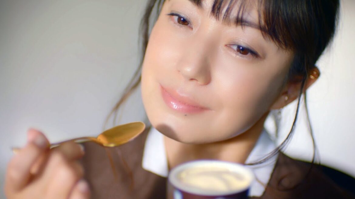 菅野美穂、デビュー30周年に語る少女時代の思い出／ロッテ「レディーボーデン」CM＋メイキング＋インタビュ ロッテ レディーボーデン 新TVCM