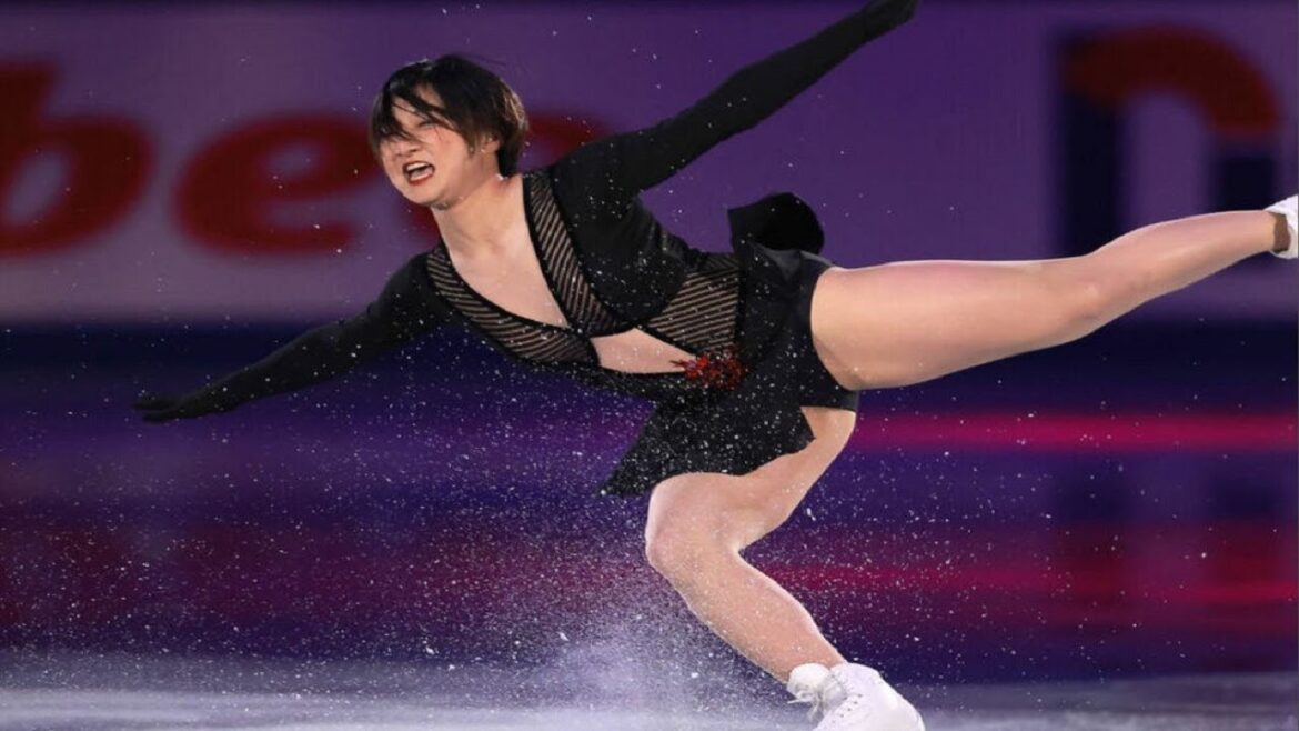 坂本花織　華麗に「タンゴ・アモーレ」大人の黒まとい情熱のステップ披露　NHK杯エキシビション