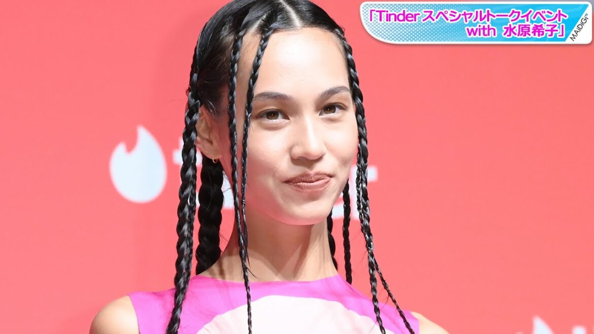 水原希子、美脚が際立つデニムコーデ　ブレイズヘアで派手可愛く