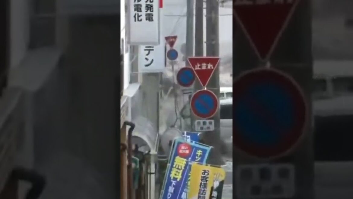 人が飲み込まれる瞬間5　東日本大震災地震津波ライブ　JAPAN earthquake TUNAMI LIVE　#shorts　#地震津波ライブセンター