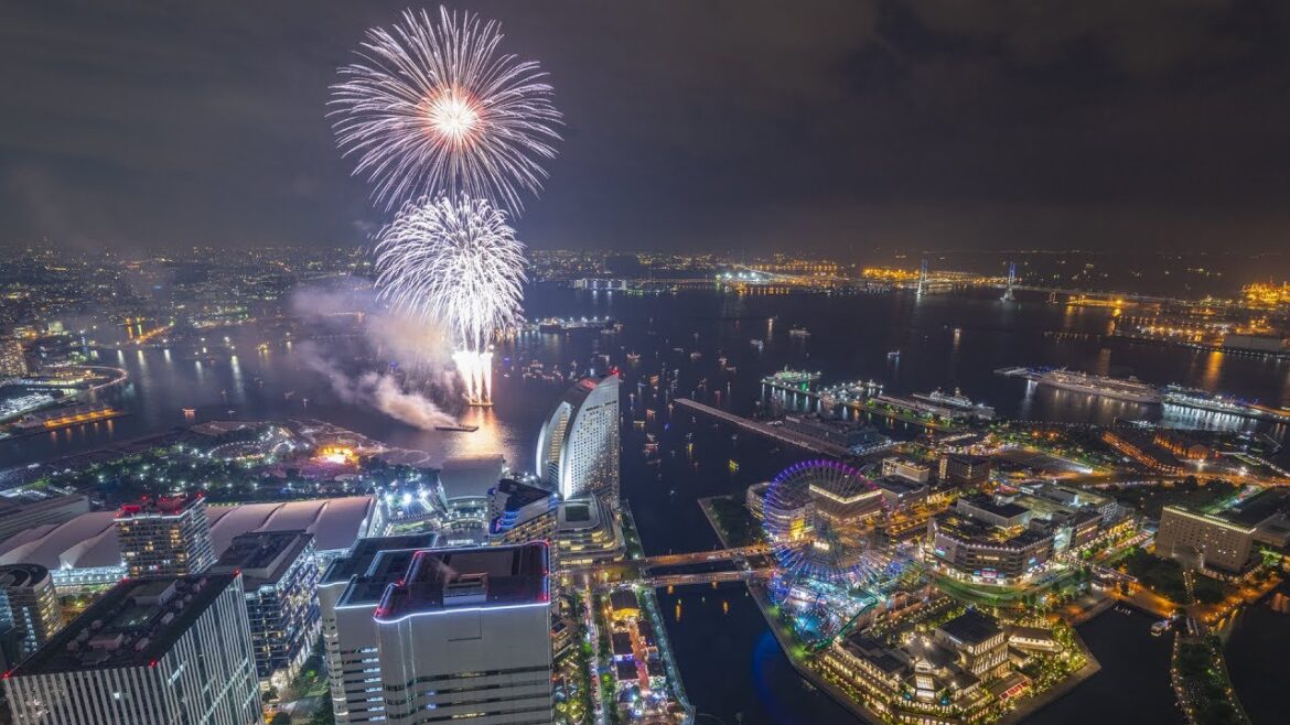 2019 横浜開港祭で光と音の花火「ビームスペクタクル in ハーバー」