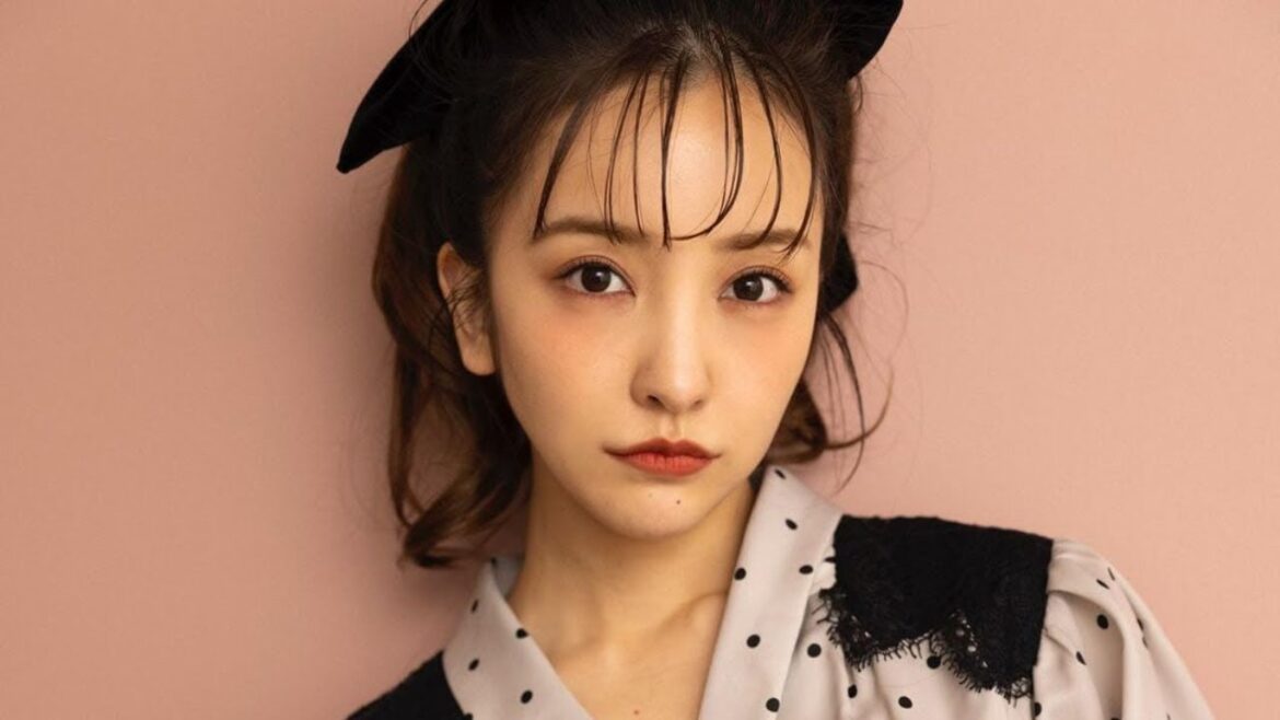 【板野友美】ホリデーコレクションのドレスが完成しました。コムドットの動画で着ていた服はどこの？インスタライブ【AKB48】【2022年 12月7日18時】