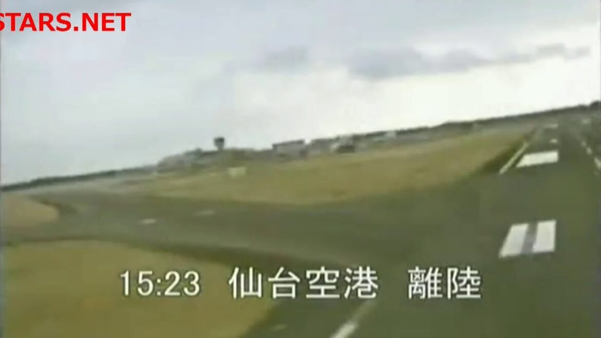 ヘリ空撮地震津波中継!東日本大震災地震津波空撮ライブ瞬間。飲み込まれる自動車。地震発生の瞬間。緊急地震速報。3.11 2011年3月11日。 ヘリ空撮地震津波中継!東日本大震災地震津波空撮ライブ瞬間。飲み込まれる自動車。地震発生の瞬間。緊急地震速報。3.11 2011年3月11日。
