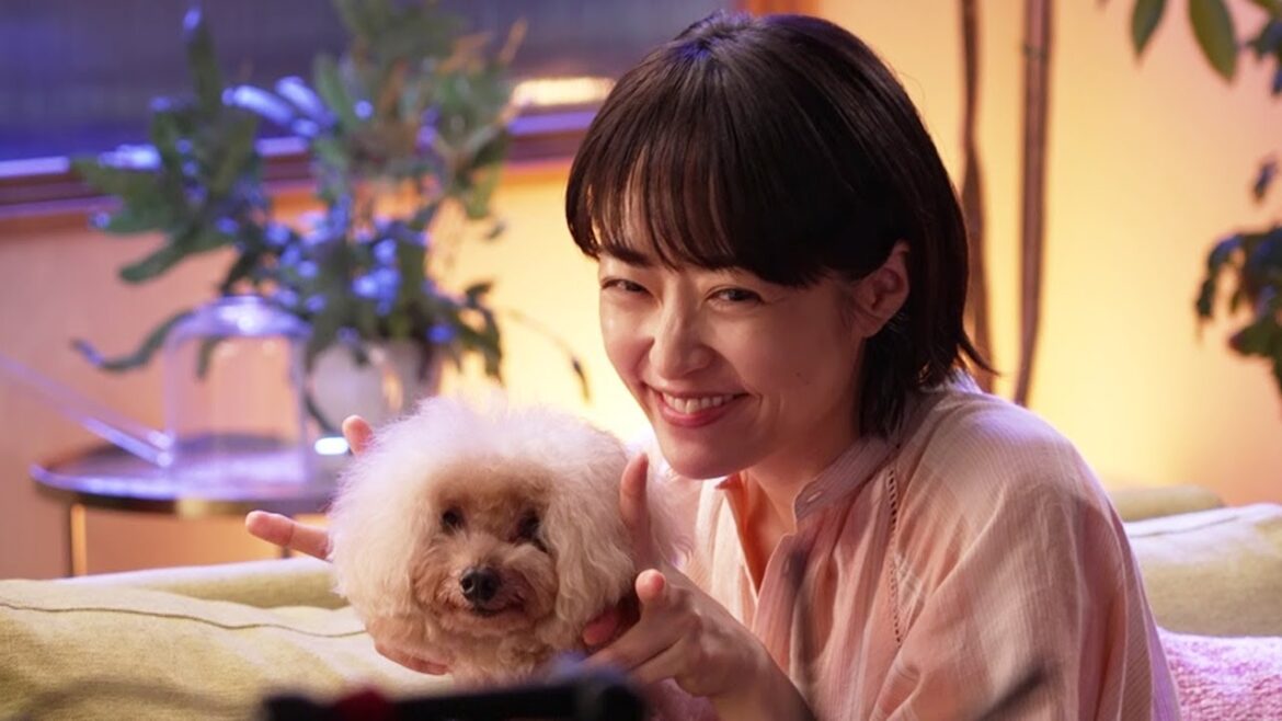 井上真央、“愛犬”抱えキュートなダブルピース披露／日ごろ続けてきてよかったと感じたことは？　カゴメ「ラブレダブル」新CM＆インタビュー