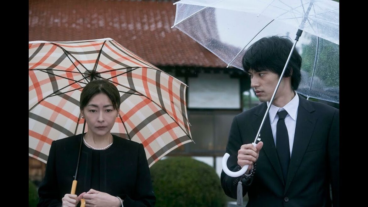 映画『死刑にいたる病』(5/6公開) キャラクター映像／岡田健史演じる大学生・雅也の秘密を抱えた母・衿子役で中山美穂が新境地！