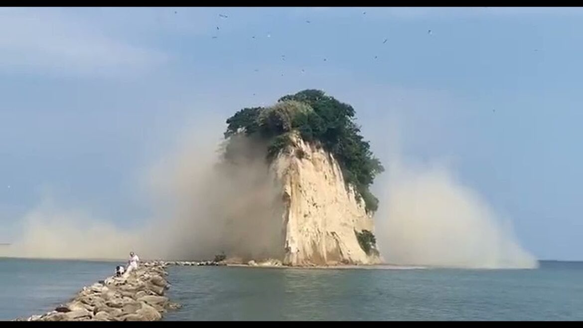 石川県珠洲市で震度６弱の地震　能登のシンボル見附島が一部崩落