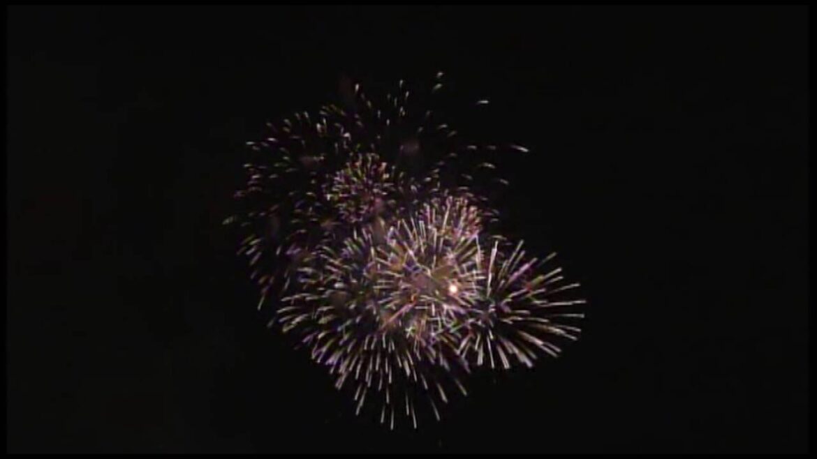 神宮外苑花火大会　2015年オープニング（１分36秒）