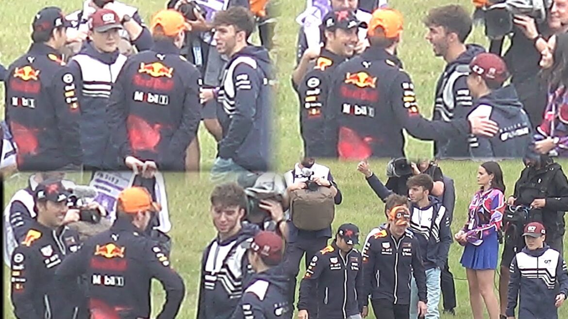 2022 F1 鈴鹿 ドライバーズパレード後半。角田裕毅、フェルスタッペンらホンダ系ドライバーが応援席前に集結!!仲良さそうw FORMULA1 Japanese Grand Prix