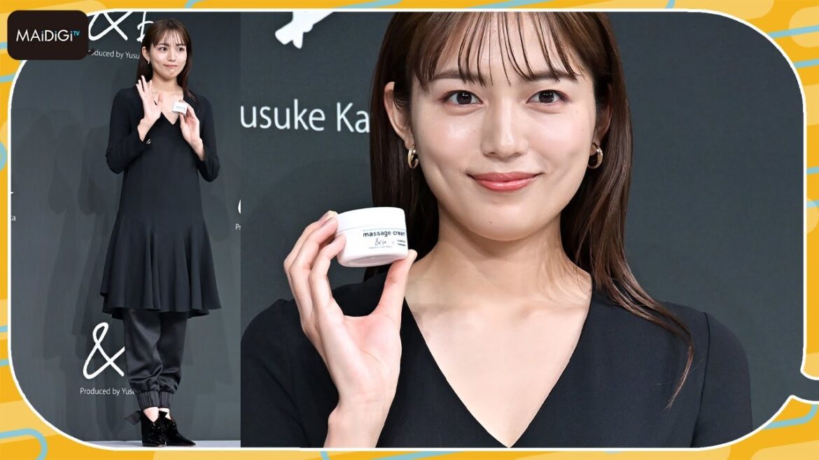 川口春奈、美デコルテ際立つ深Vネック＆オールブラックコーデで魅了　「＆be」新CM発表会