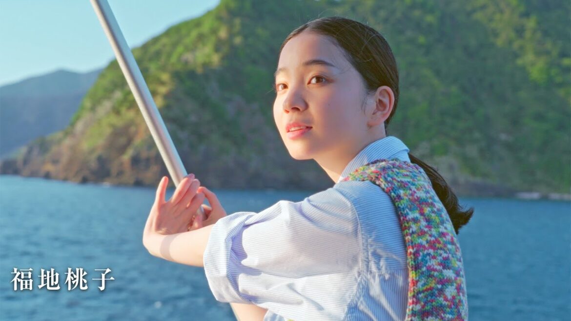福地桃子、青く透き通った海を堪能　鹿児島・瀬戸内町で秘境めぐり　「旅色FO-CAL」
