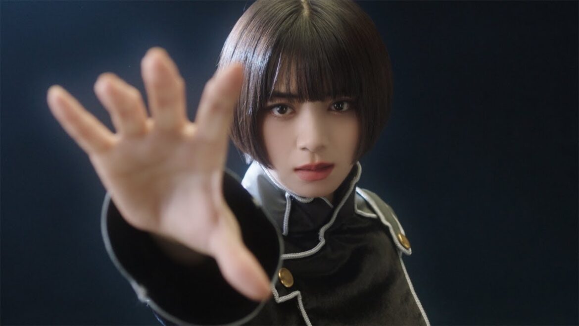 池田エライザ、美脚もチラリ！“黒の騎士団”イメージした衣装で熱演　「コードギアス 反逆のルルーシュ ロストストーリーズ」新CM