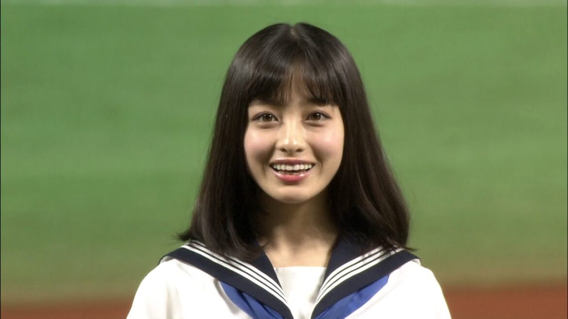 【天使…】”橋本環奈”さんが見事なノーバウンド始球式 【天使…】”橋本環奈”さんが見事なノーバウンド始球式