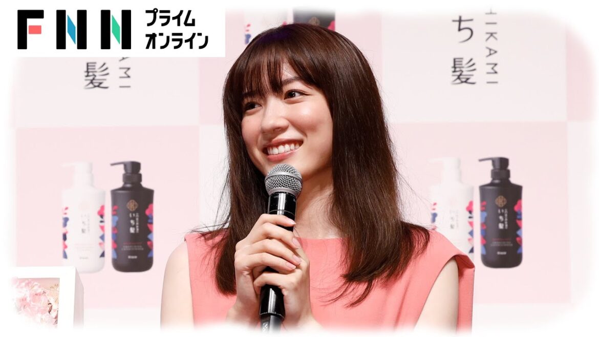 「めちゃくちゃモテる」永野芽郁の憧れはキレイなロングヘア…桜色ノースリーブドレスで自慢のツヤ髪アピール