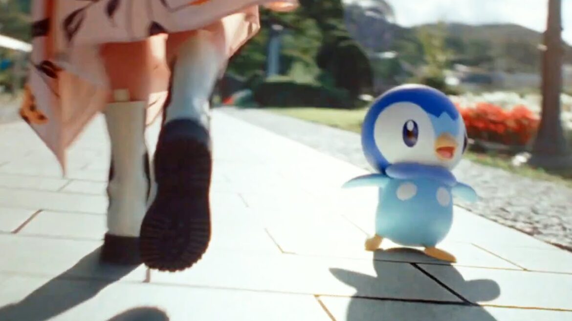 高畑充希、坂道でカビゴン、ポッチャマらポケモンたちと遭遇／「ポケモン GO」CM