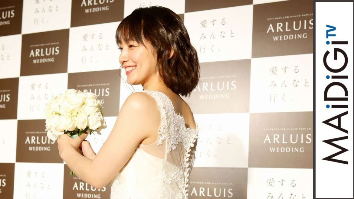 吉岡里帆、純白ウエディングドレスでブーケトス！　「アールイズ・ウエディング」新CM＆キャンペーン発表会