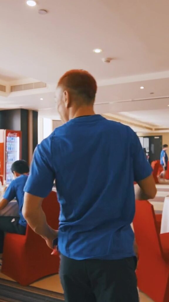 長友選手の赤髪に対して物申す川島選手！ #サッカー日本代表 #worldcup2022 #FIFAWorldcup #川島永嗣 #長友佑都  ♬ オリジナル楽...