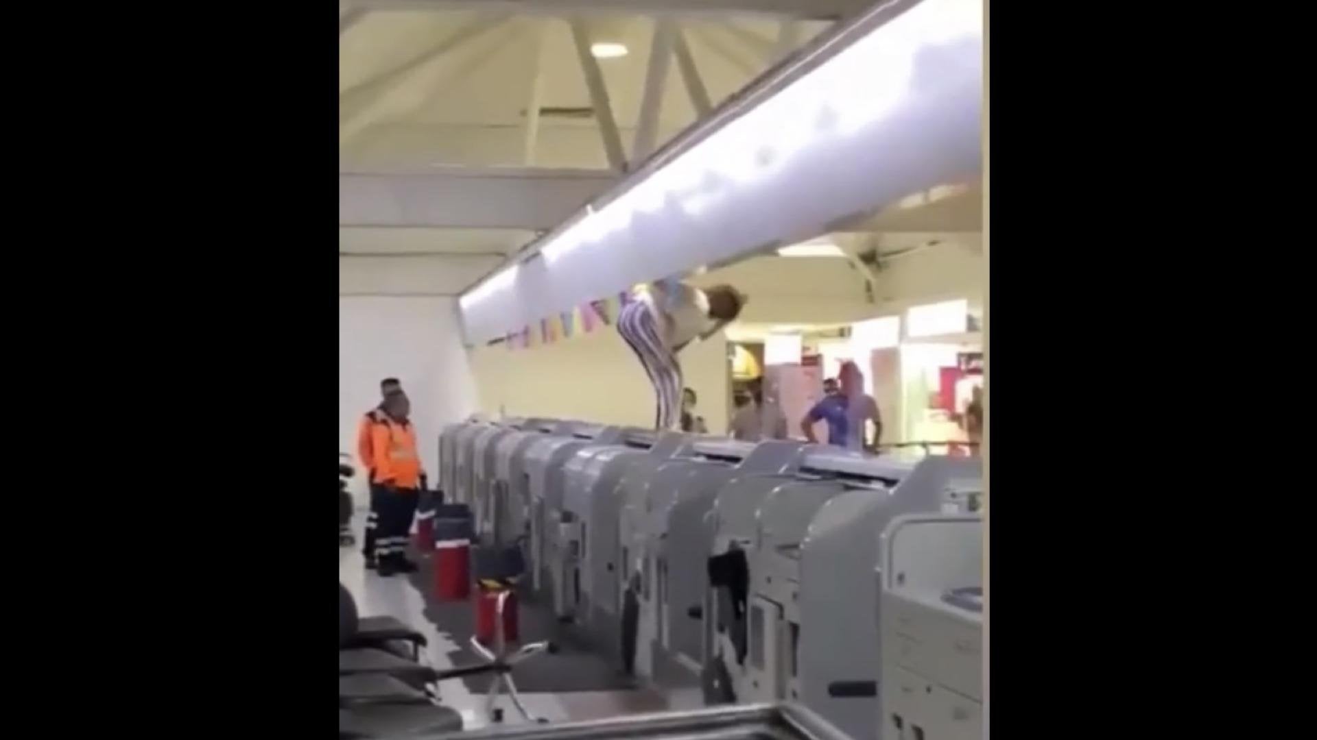 飛行機に搭乗拒否された女性が奇声をあげて大暴れ そのどうしようもない「搭乗NGの理由」(クーリエ・ジャポン) Yahoo!ニュース