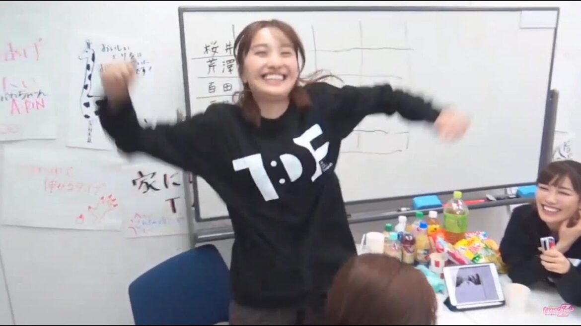 UNOであがって喜びを爆発させるももクロ 百田夏菜子