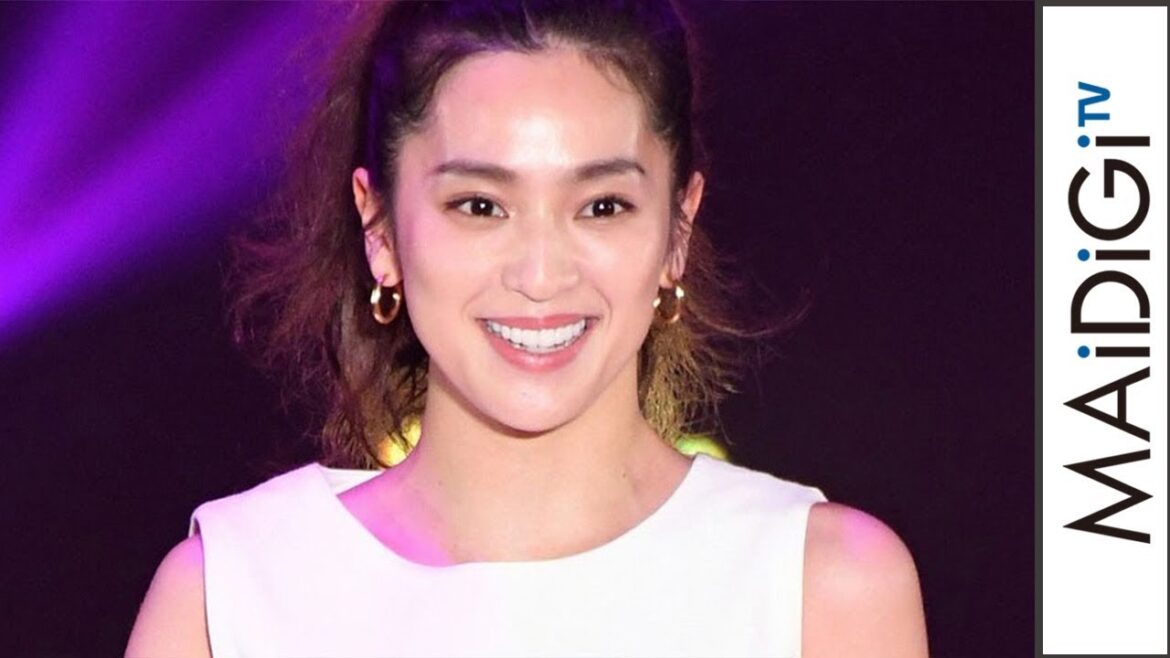 中村アン、美ボディー際立つ白ワンピ　高めポニテでヘルシーな魅力