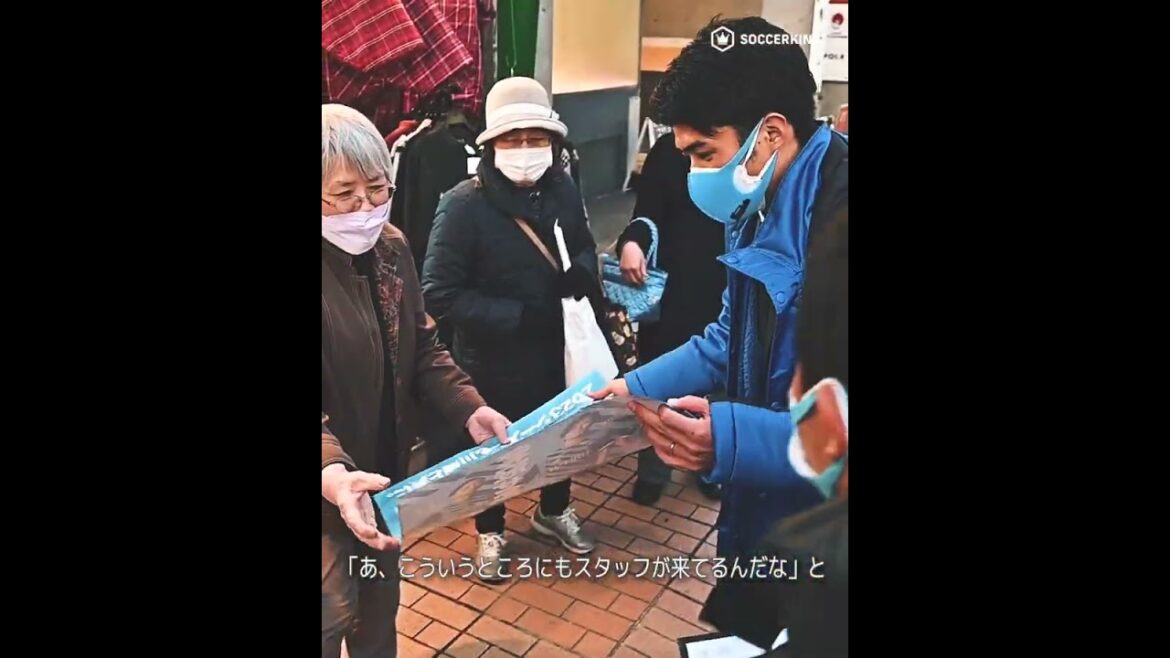 大島僚太は川崎フロンターレの商店街挨拶回りで元住吉の商店街へ。「まず受け入れてもらえるかというところから」ホームタウンに向き合う意識を口にしました。 #frontale #2023川崎商店街回り