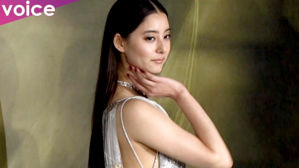新木優子、わき腹ざっくり大胆肌見せ　体のライン美しく引き立たせるドレス
