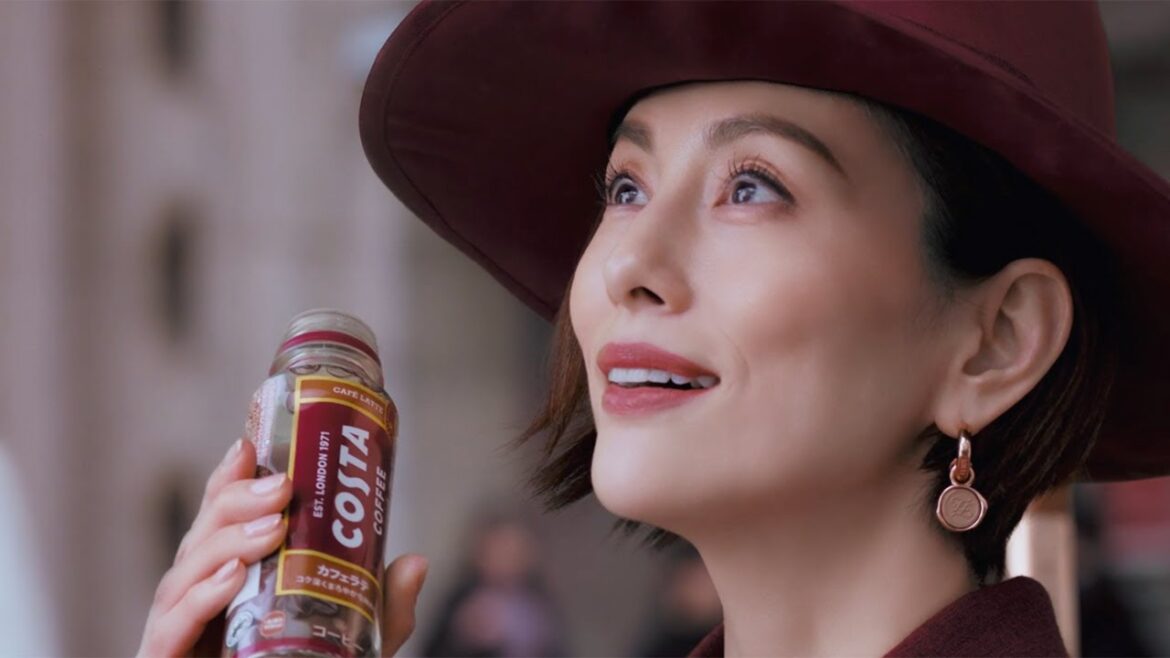 米倉涼子、ジャケットスタイルからワンピースに早変わり　「コスタコーヒー」新CM「おいしいコーヒーは好きですか？」編