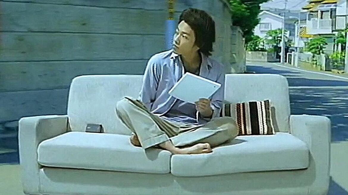 いいなCM　NTT東日本　光ポータブル　佐藤健　「ソファ」篇