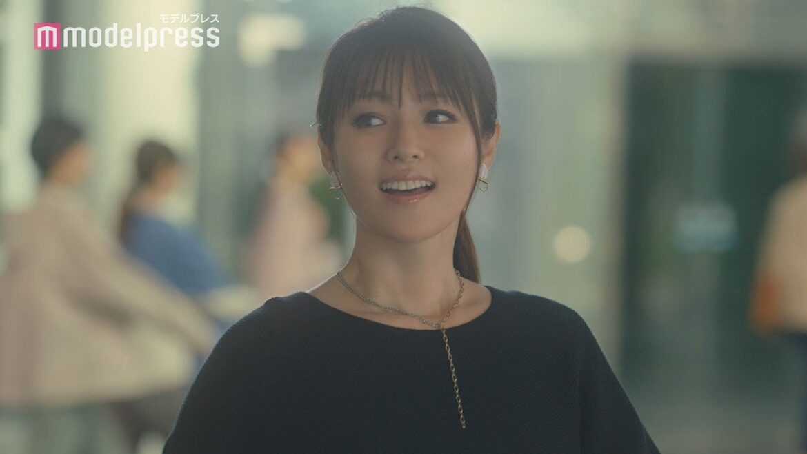 深田恭子、美脚際立つパンツスタイル披露 華麗なウォーキングで魅了 「UNIQLO」新CM「明日、何を着ますか？スマートパンツ篇」