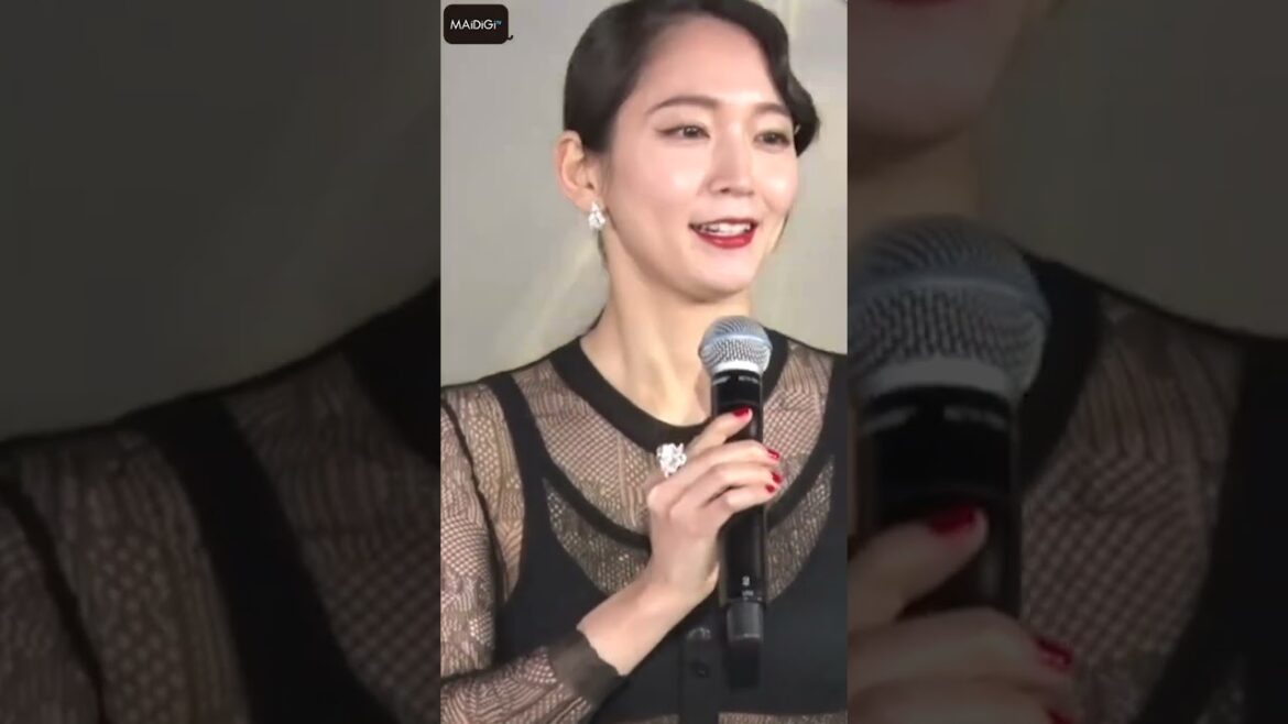 吉岡里帆、見せブラファッションで魅了　ローズモチーフのスカートで華やかに【MAiDiGi TV】