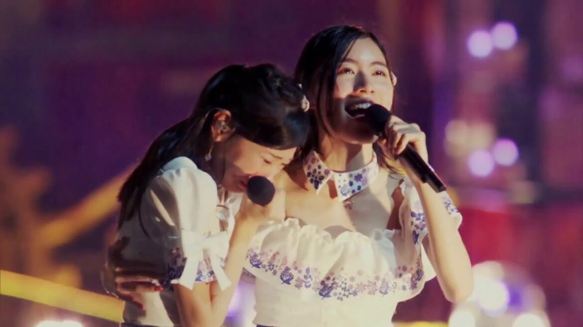 SKE48 - Te wo Tsunaginagara 手をつなぎながら ~松井玲奈・SKE48卒業コンサートin豊田スタジアム Matsui Rena Graduation. Final Song