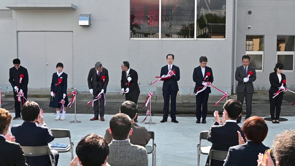 「須賀川特撮アーカイブセンター」庵野秀明氏らによるテープカット