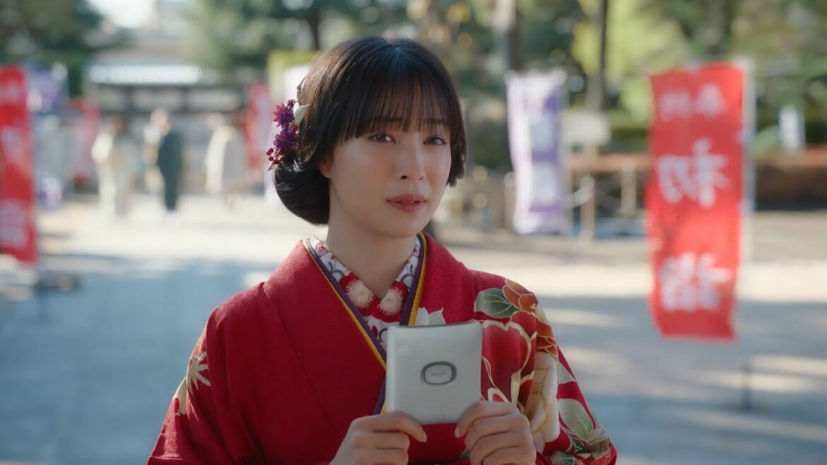 広瀬すず  富士フィルム 「お正月を写そう♪2023 チェキ 村神様と初詣」篇 TVCM