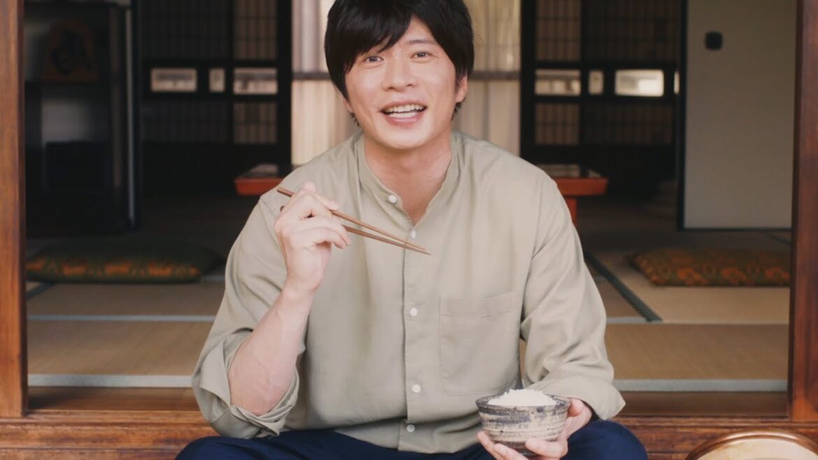田中圭、白米ほおばり「んだ！」　山形米「雪若丸」CMで至福の笑顔