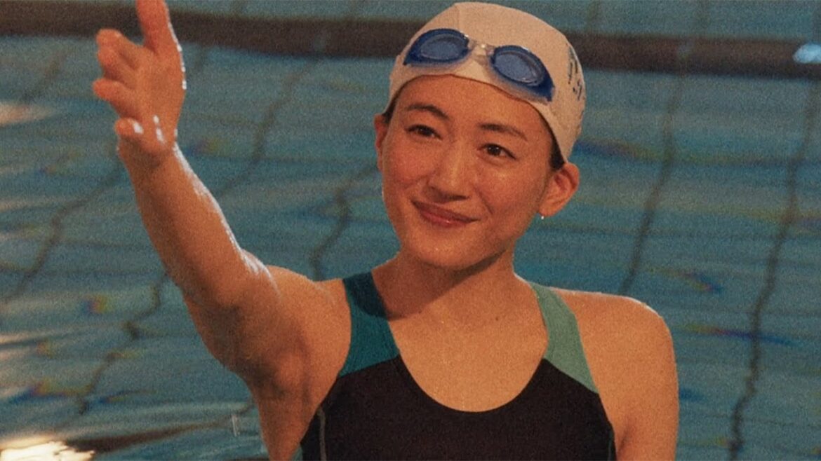 綾瀬はるか、熱血水泳コーチに！水着姿で長谷川博己を指導　主題歌はリトグリ新曲2曲　映画「はい、泳げません」予告