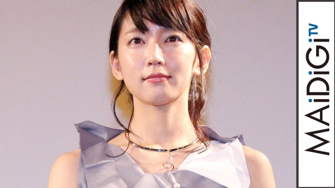 吉岡里帆、大きな襟が印象的な個性派ワンピ　日豪合作映画「STAR SAND -星砂物語-」初日舞台あいさつ1