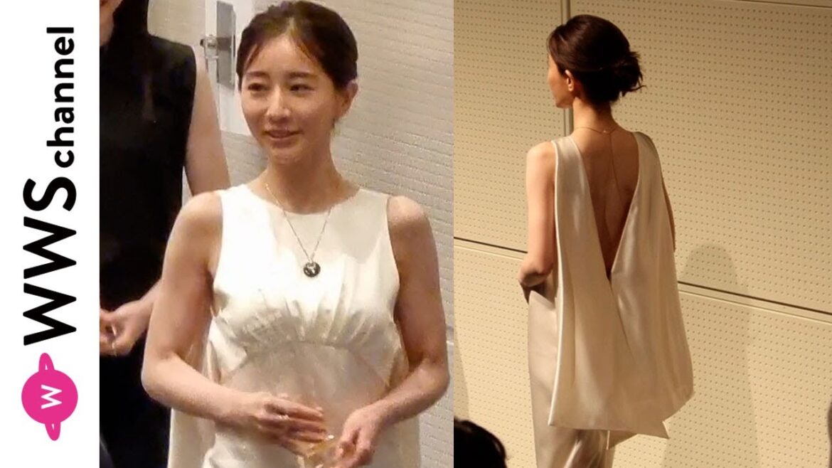 田中みな実、美背中アピールの白ドレスで日本ジュエリーベストドレッサー賞に登場！
