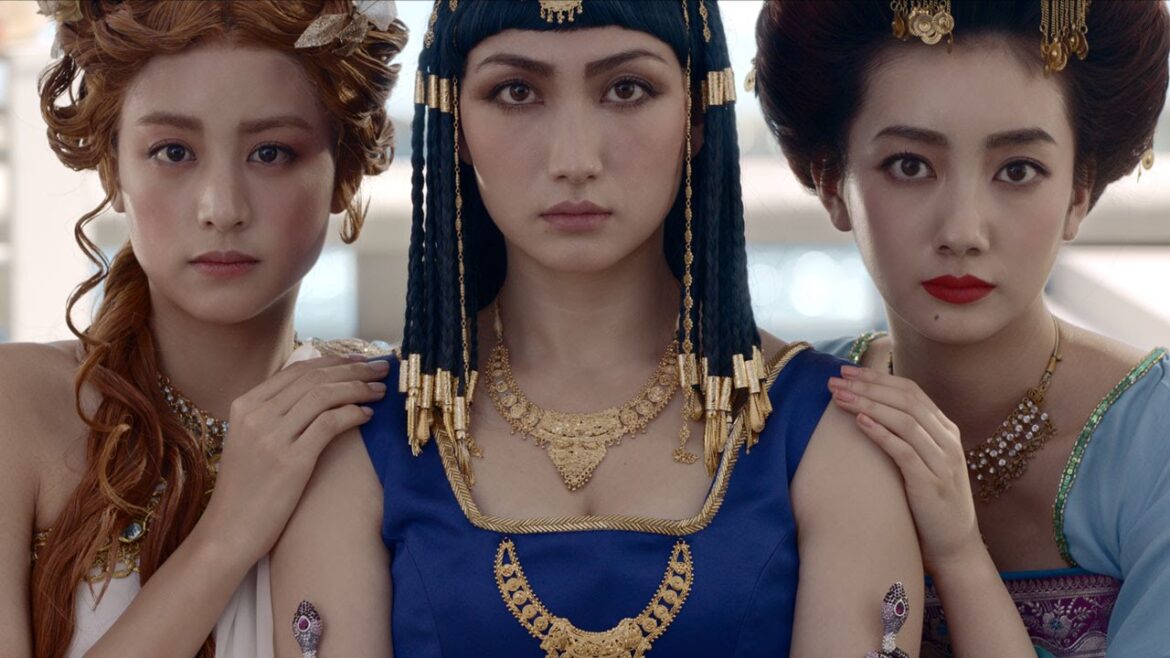 香椎由宇・波瑠・山本美月が“世界三大美女”に大変身　ジーユーTVCM「最近のオシャレ」篇＆「ゆるキレって何？」篇＆「スマホで何でも買える」篇