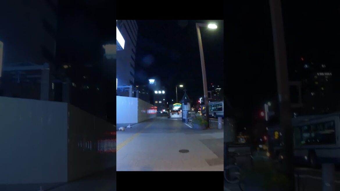 Uber Eats 配達員 「深田恭子さん出演ありがとうございます。w 閑散期、地蔵だらけで退屈でウロウロとしていたところアプリが鳴ると同時に女神深田恭子さんの出現にやたらと喜ぶ。 」 #shorts