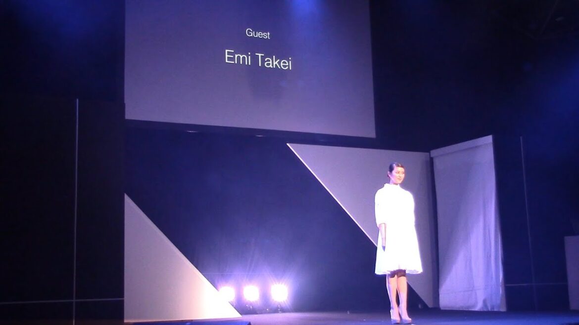 武井咲がドレス姿に変身！ NEC LAVIEが新ロゴを発表