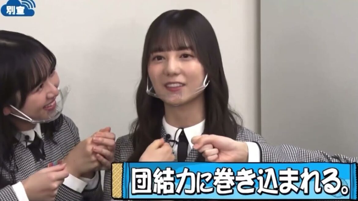 囲み取材を受ける小坂菜緒ちゃん