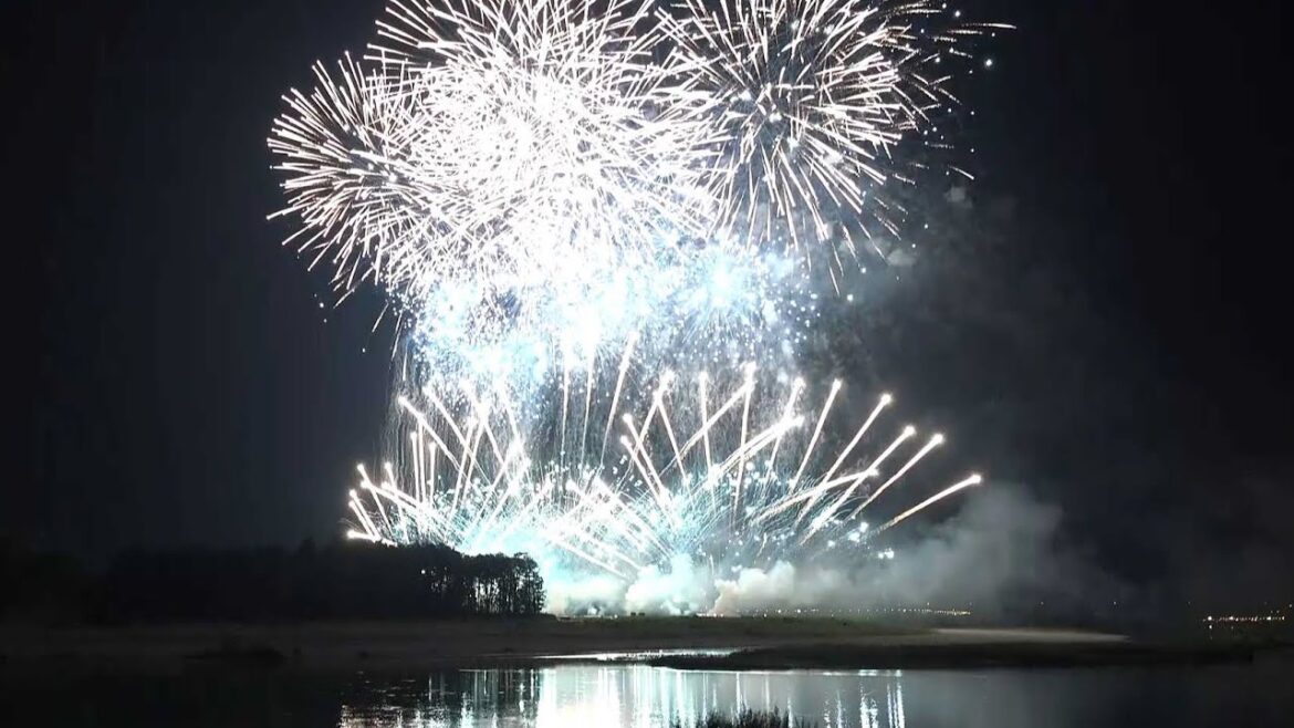 2015 伊勢神宮奉納全国花火大会 大会提供スターマイン♪ 伊那火工堀内煙火店