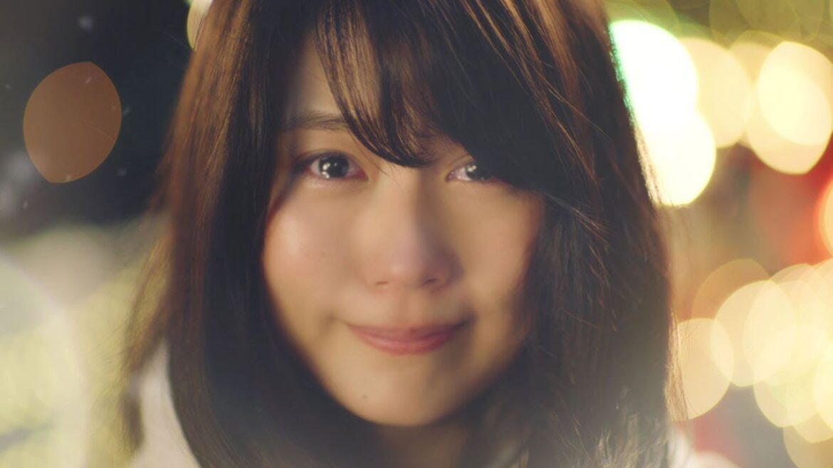 有村架純、フラれる予感もサプライズプレゼントに涙目で笑顔　レディスウオッチブランド『wicca』ショートドラマ『クリスマスラブ』