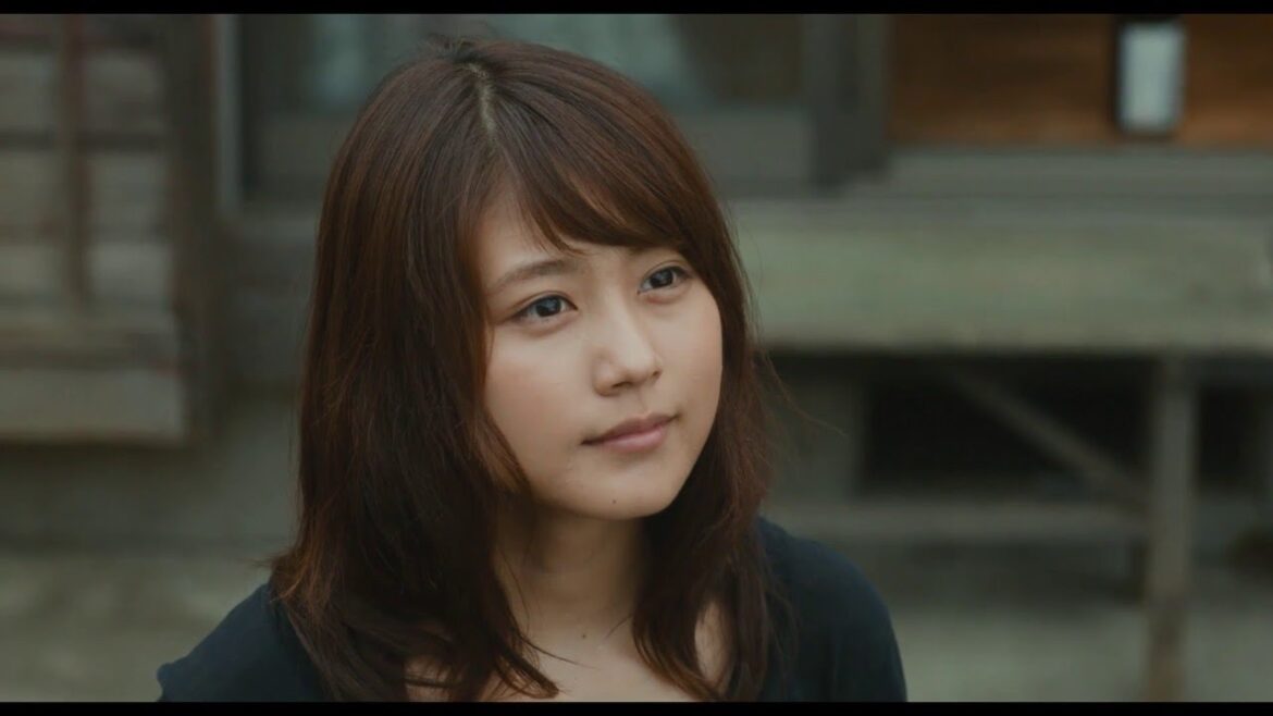 有村架純が田舎道をバイクで走る　映画『夏美のホタル』特報映像