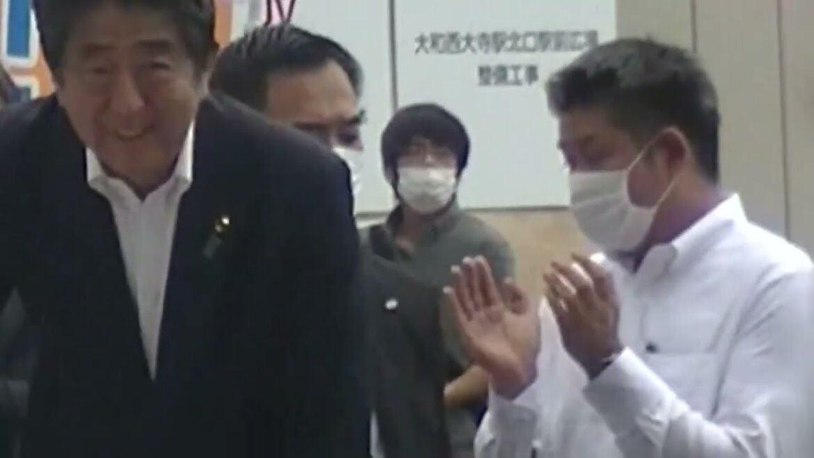 【発砲の瞬間】背後に容疑者の姿･･･安倍元総理が銃で撃たれ亡くなる【奈良】