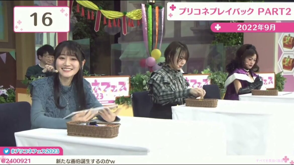 小倉唯ちゃんがカメラの前に可愛いにこにこしてる