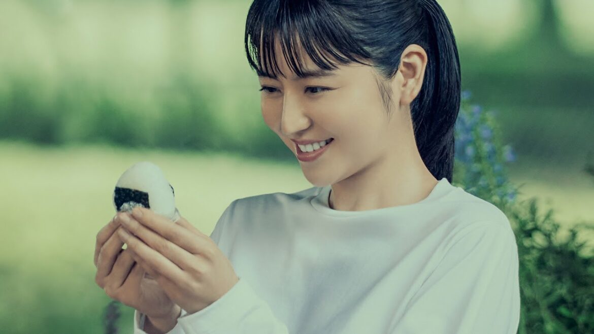 長澤まさみ、“ささやかな幸せ”おにぎりにほっこり　クボタ新CMが公開