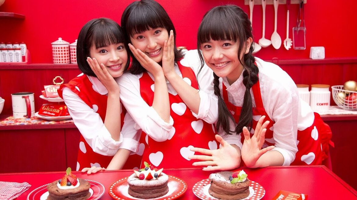 広瀬すず、土屋太鳳、松井愛莉が手作りチョコに挑戦！　「ガーナミルクチョコレート」新CM