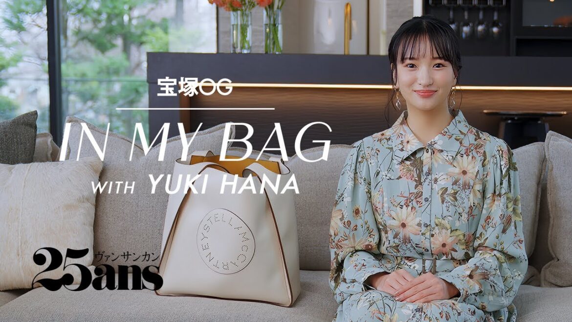 【バッグの中身】元タカラジェンヌ華優希さんがストック買いする愛用コスメは？｜宝塚OG：In My Bag｜25ans